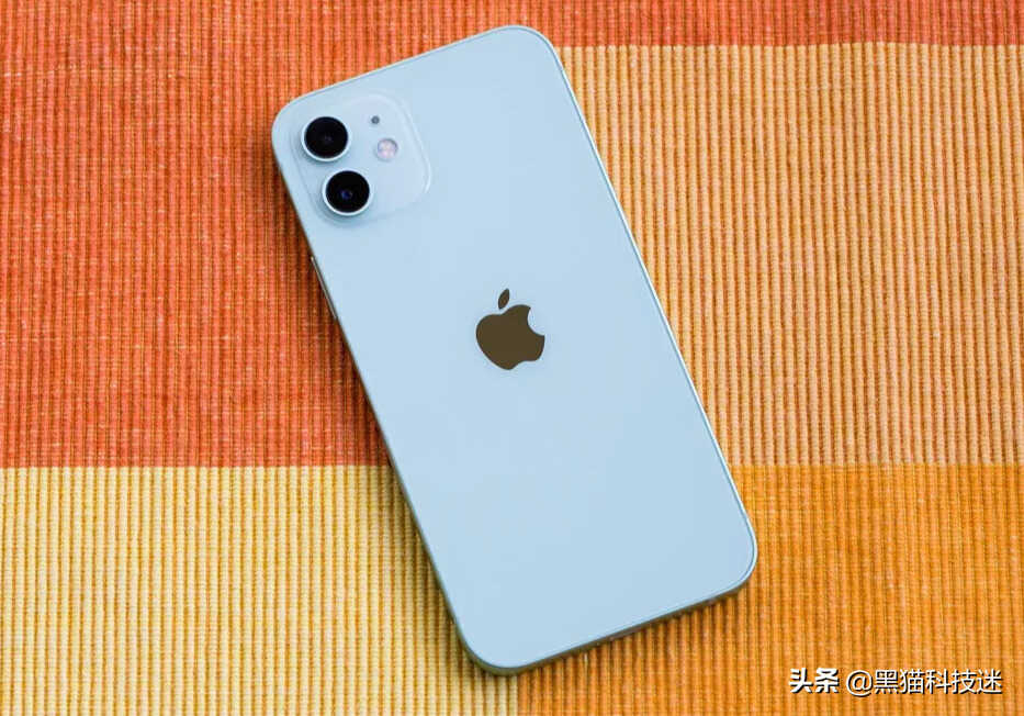 降至4399元？iPhone 12终于回到“合理价位”，SE3很尴尬