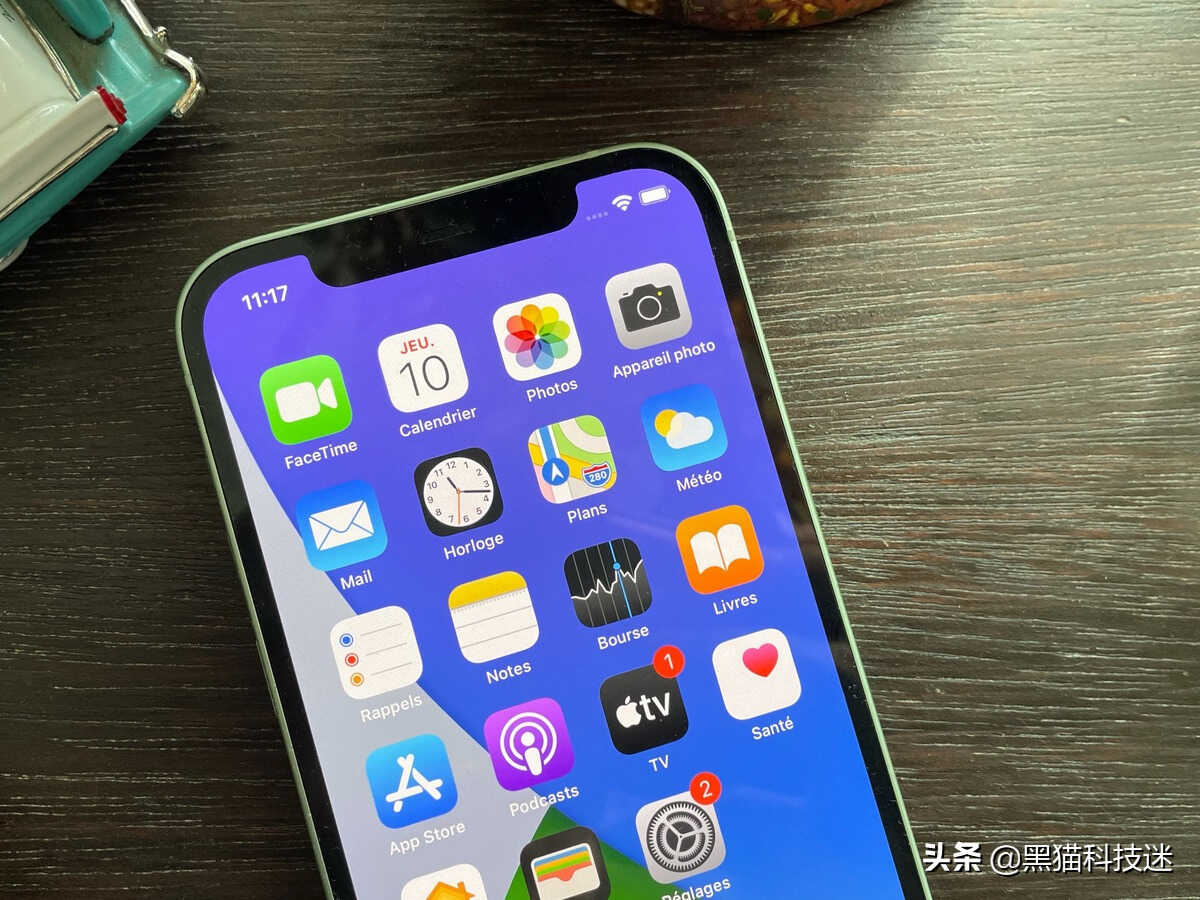 降至4399元？iPhone 12终于回到“合理价位”，SE3很尴尬