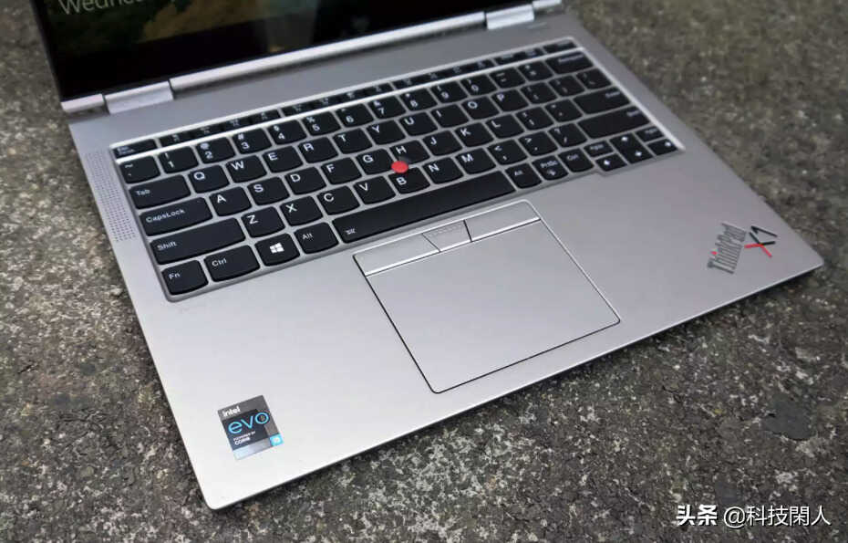 ThinkPad X1 Titanium Yoga：极至轻薄，钛合金打造