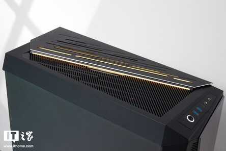 AORUS Model X 台式机图赏：炫酷水冷 RGB，扎实做工高端机