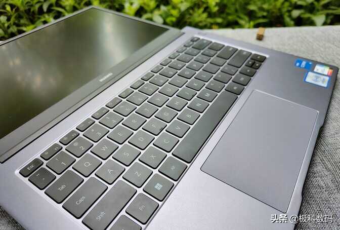 华为MateBook D 14 2022款笔记本使用体验，优点不足很明显