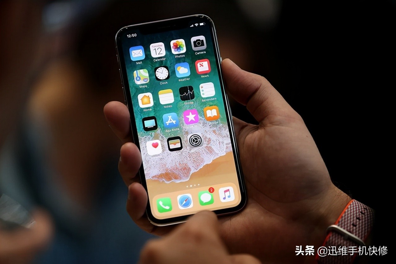 iPhone手机插耳机没反应？最容易出问题的是这儿，这样就能解决