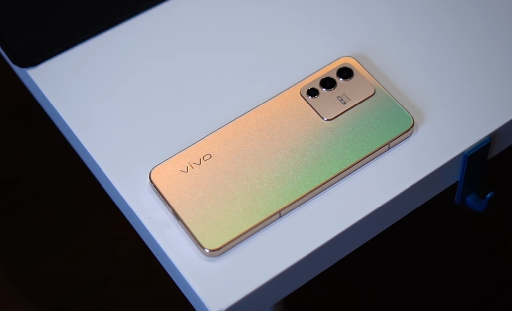 vivo S12使用体验，花费2799元不划算？摸到真机后一切都值了