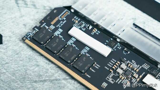 高颜实力派：海盗船 统治者铂金DDR5-5200内存