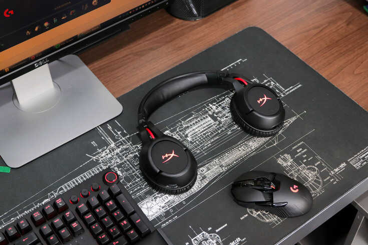 轻量化无线游戏耳机，金士顿HyperX Cloud Flight天箭