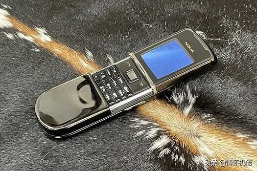抛弃iPhone，我用诺基亚8800 Sirocco度过了一天