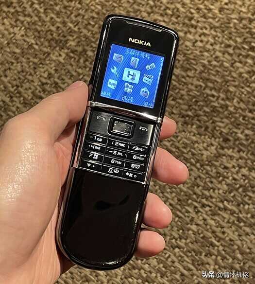 抛弃iPhone，我用诺基亚8800 Sirocco度过了一天