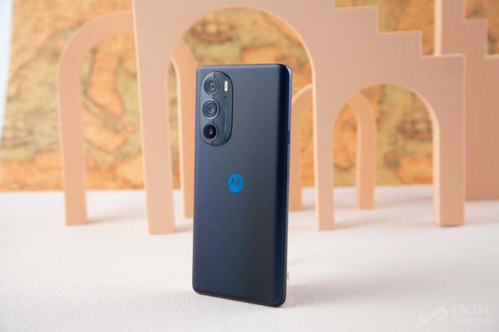 2022全面屏手机：摩托罗拉edge X30开售，中兴新机成下一个焦点
