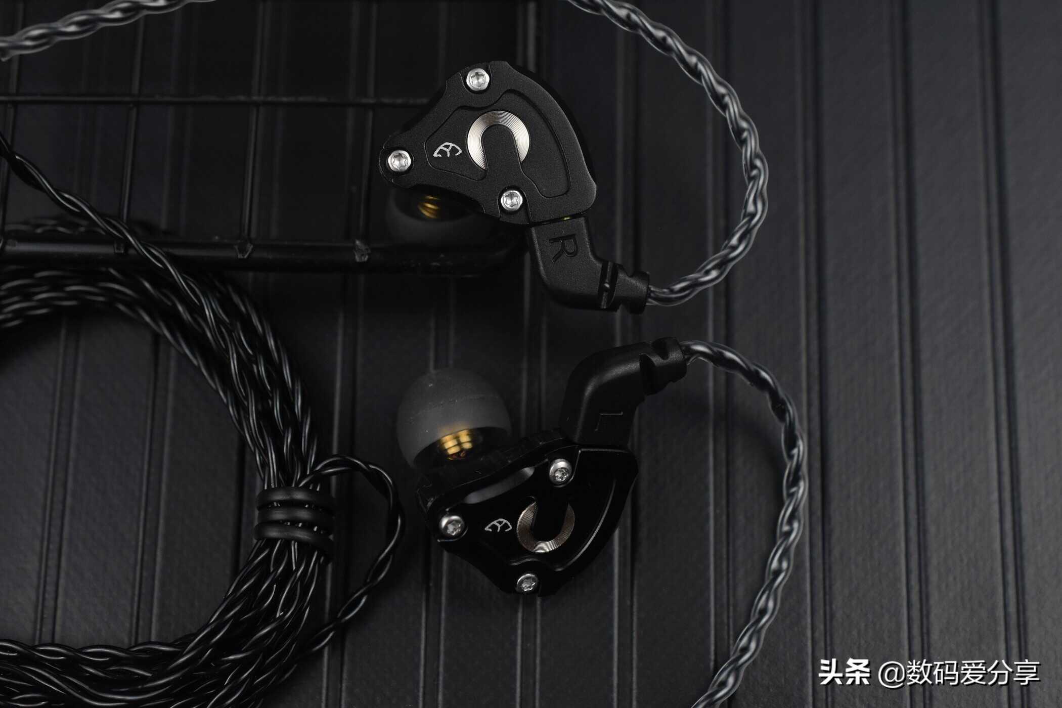 小身板，大内涵！爱国者EROS Q2体验：还原真实，让你听见好声音