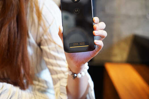 motorola z3首发评测：快人一步使用5G 能否逆风翻盘？