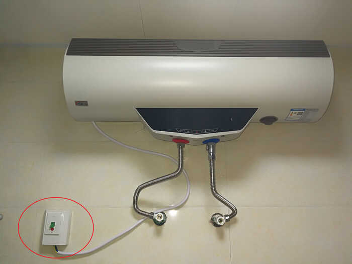 热水器清理水垢并不复杂，借助除垢剂添加器，自己动手也能行