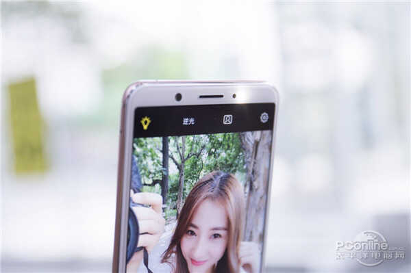 vivo Y79手机怎么样？2400万柔光自拍照亮你的美