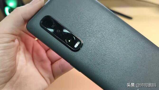 开售七千 一年降到两千六 OPPO FindX2Pro体验如何 还值得入手吗？