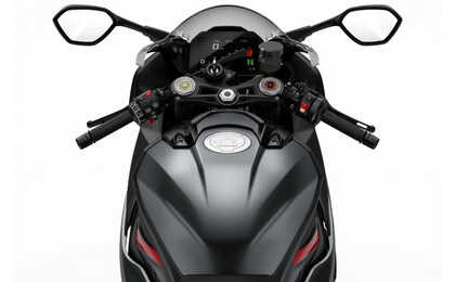 宝马发布2022款S1000RR，新款车采用了更多M版配置