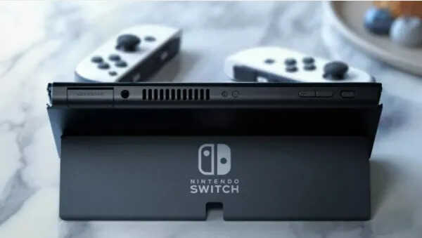 Switch OLED真机试玩：屏幕惊艳，续航提升，目标轻度玩家