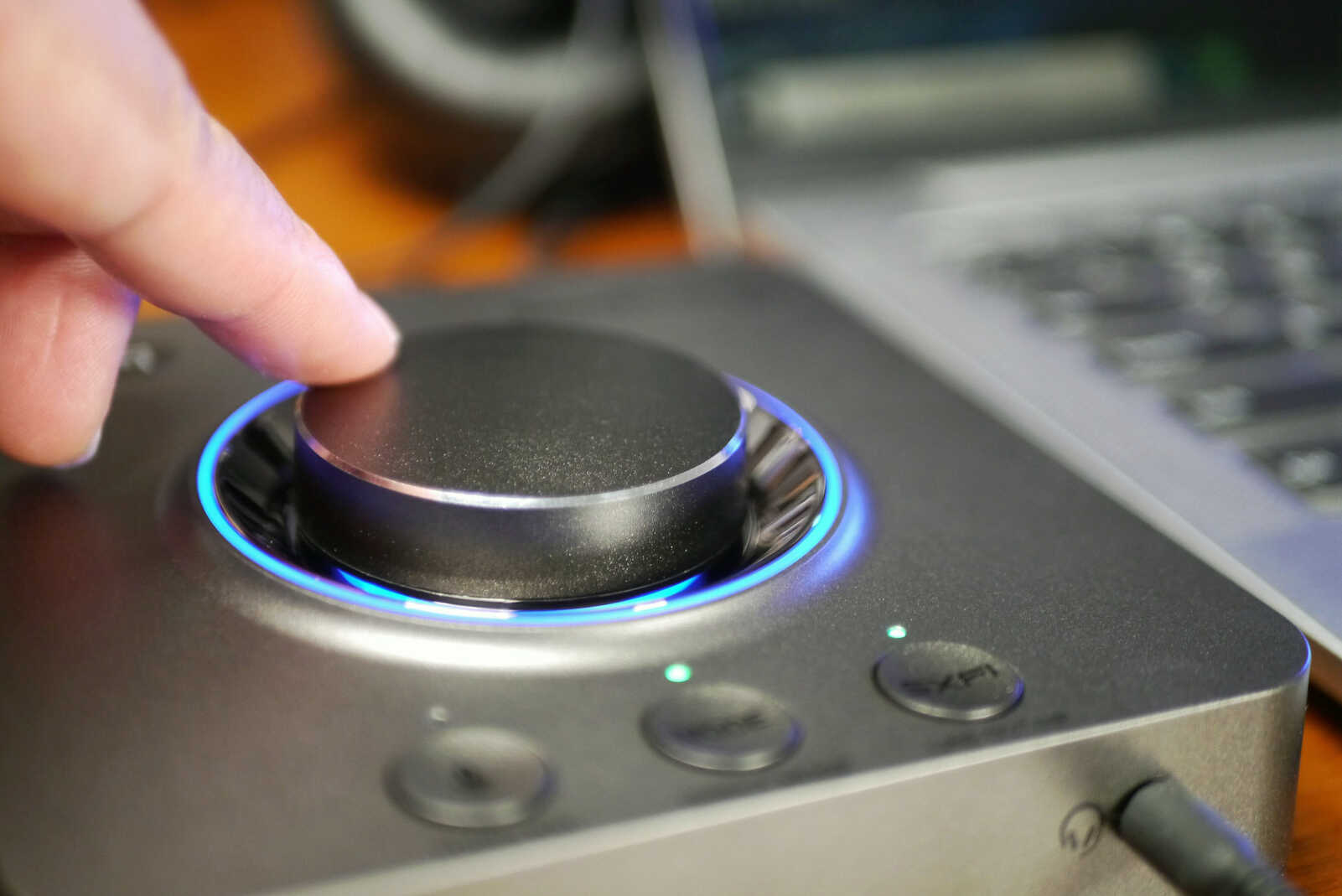 这个环绕音效真牛，创新Sound Blaster X4外置声卡的音质音效体验