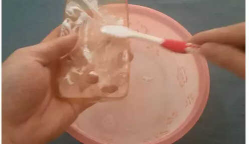 手机壳变黄千万别扔！几个小妙招，立马变白