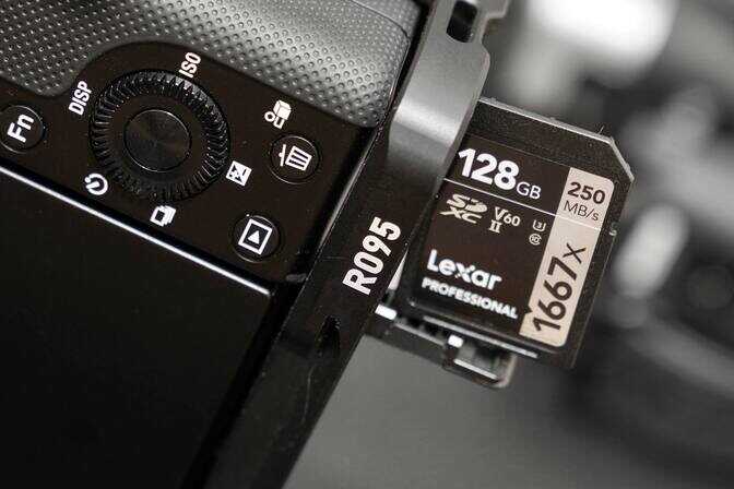 弯道超车？Lexar雷克沙1667X Pro SD卡实测：单反新选择