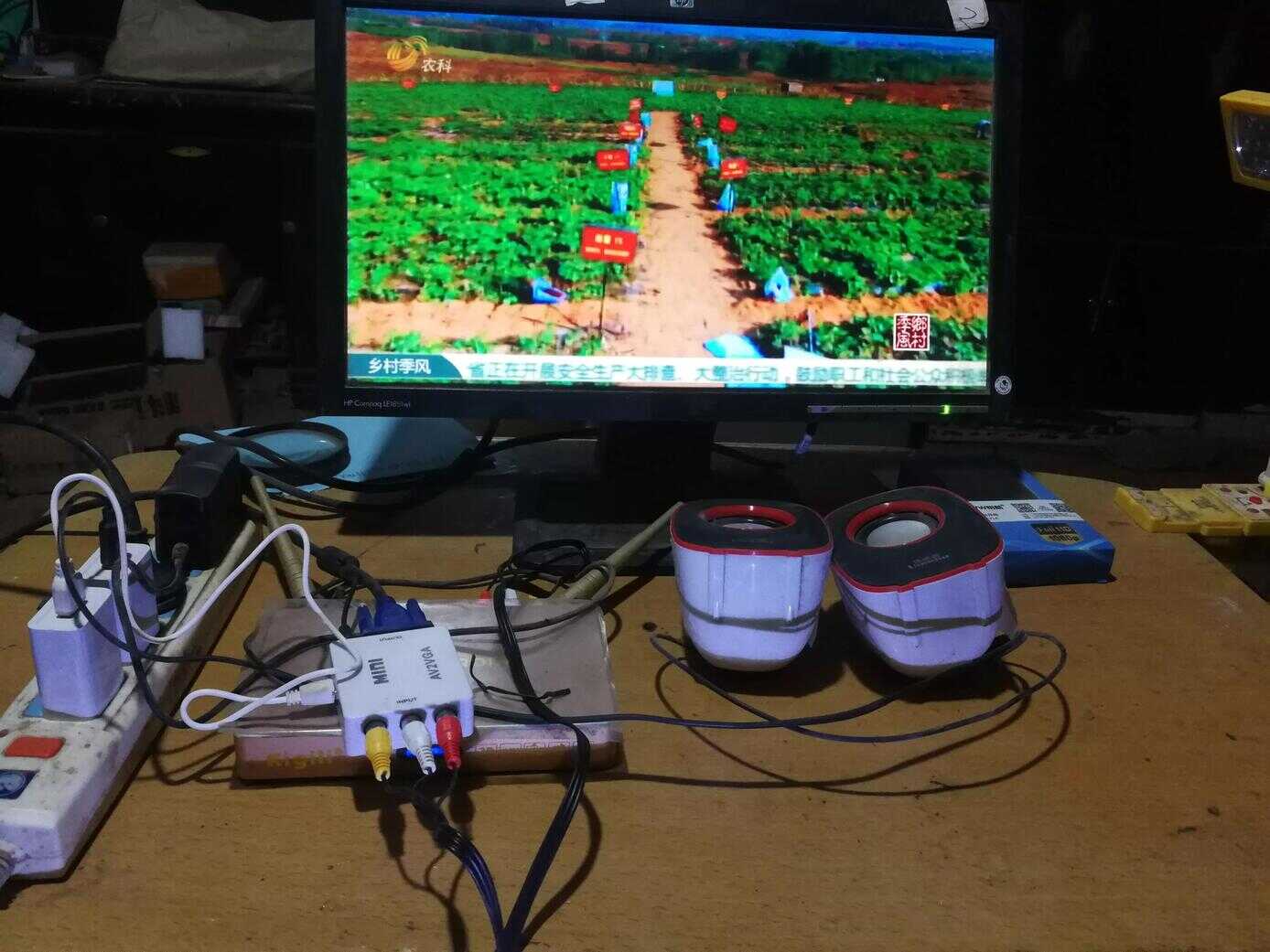 电脑显示屏秒变电视机，只需一个AV转VGA转换器，太简单了