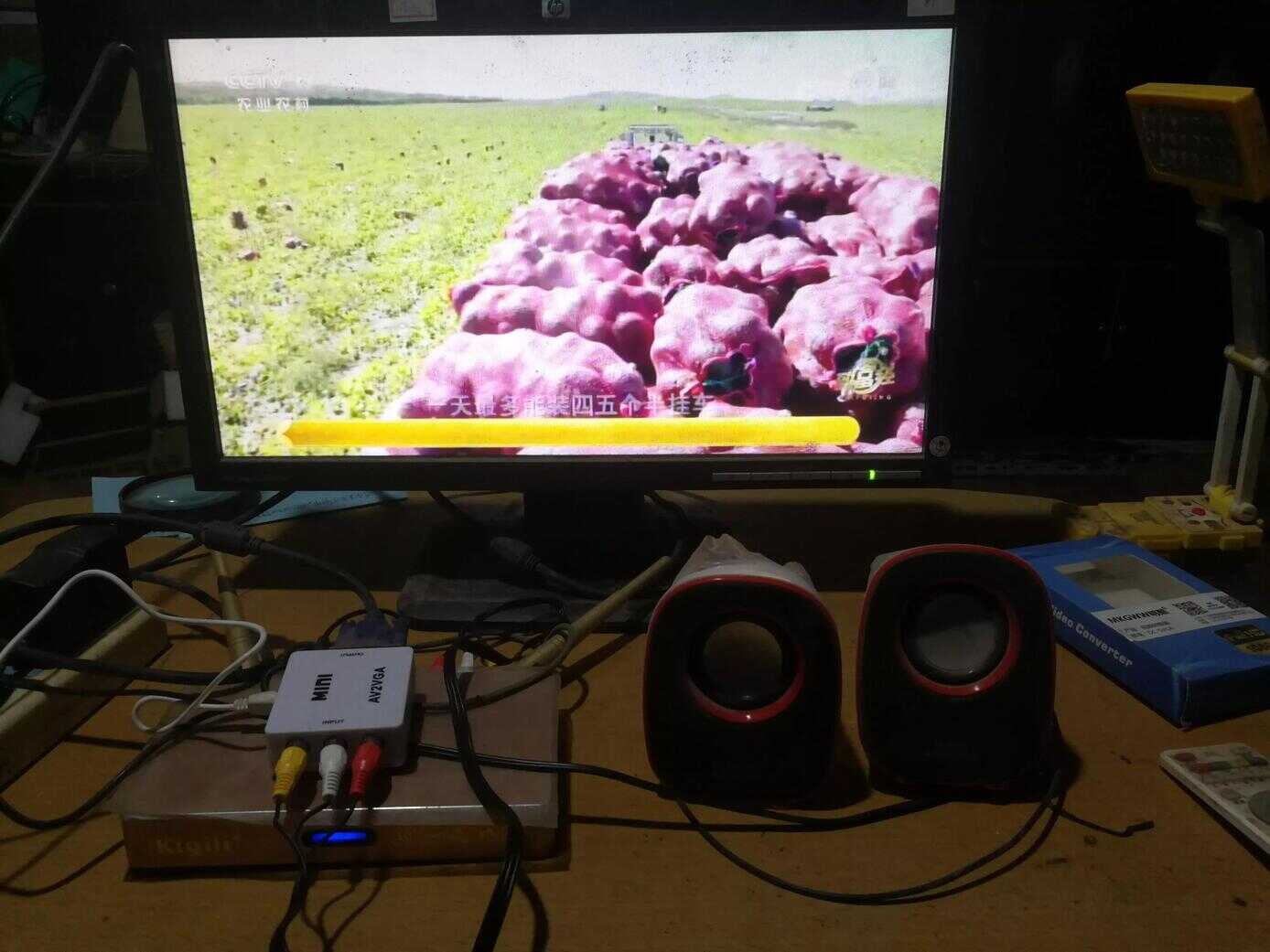 电脑显示屏秒变电视机，只需一个AV转VGA转换器，太简单了