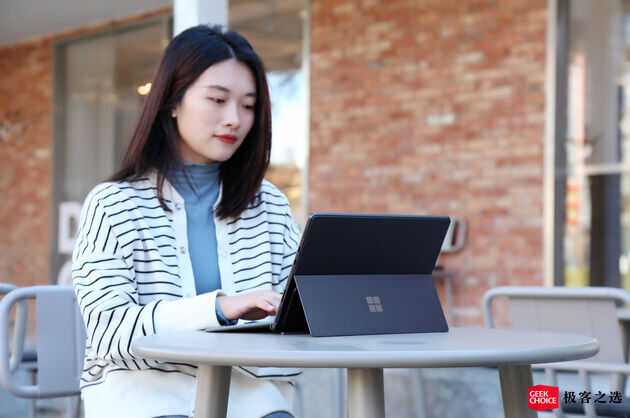 微软 Surface Pro 8：作为主力机用了一周，告诉你它到底靠不靠谱