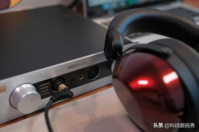 年轻人的第一台桌面台放，HIFIMAN EF400解码耳放一体机测评