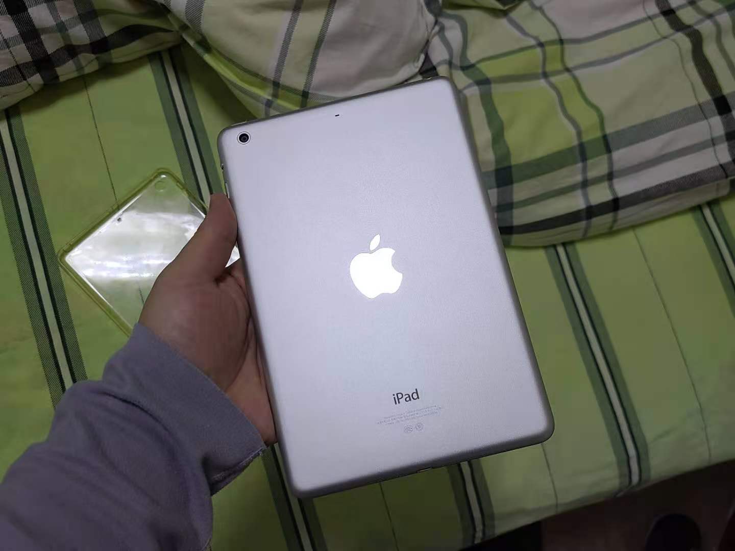 翻出7年前的iPadmini2，电池仍坚挺，就是系统太卡了