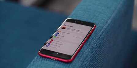 iPhone SE2价格降至冰点，这款千元小屏机皇还值得购买吗？