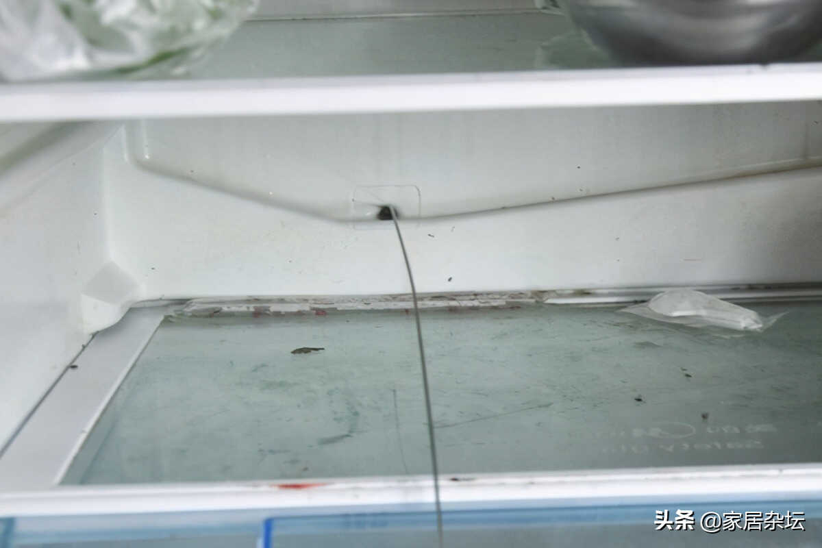 电冰箱排水口被冰堵住了,是什么原因?可以疏通吗?怎么疏通?
