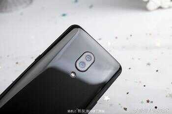 联想Z5 Pro 全网首拆 探索新滑盖手机的奥秘